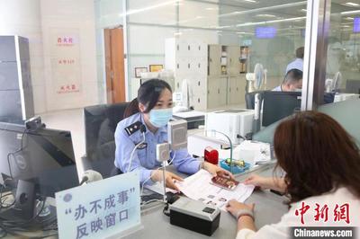 上海公安出入境部門服務升級，高效受理證件超200萬證次